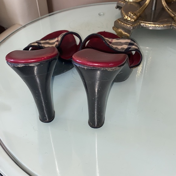 Burberry platform slides tan check pattern. - Picture 5 of 14